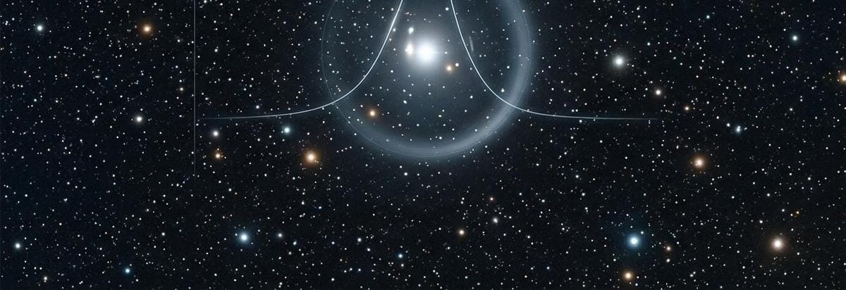 Señal científica de microlente gravitacional sobre un campo estelar, con curvas de luz y distorsión sutil que sugieren un planeta oculto sin mostrarlo directamente.