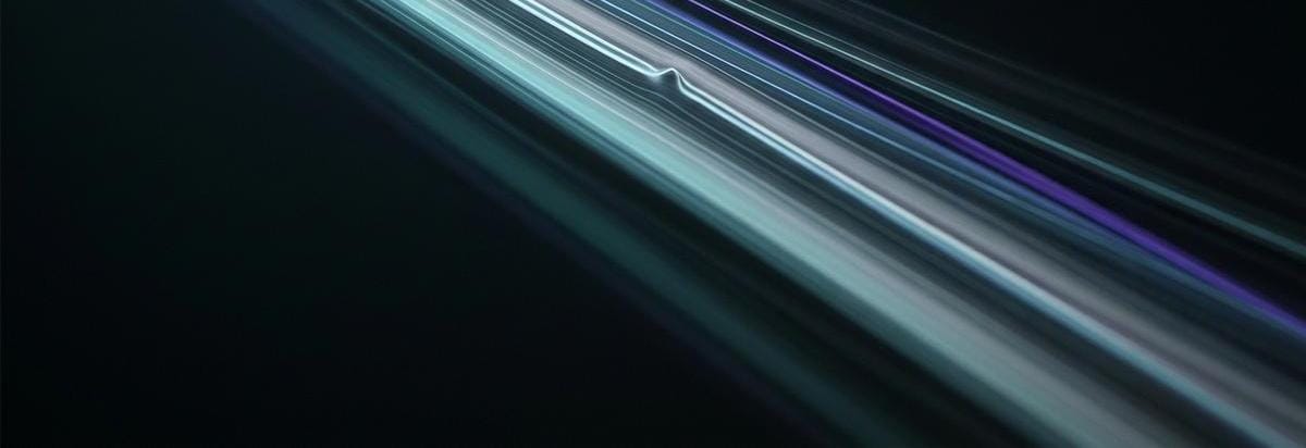 Un espectro de luz estelar atravesado por una anomalía sutil, visualizado como franjas y curvas luminosas sobre fondo oscuro.
