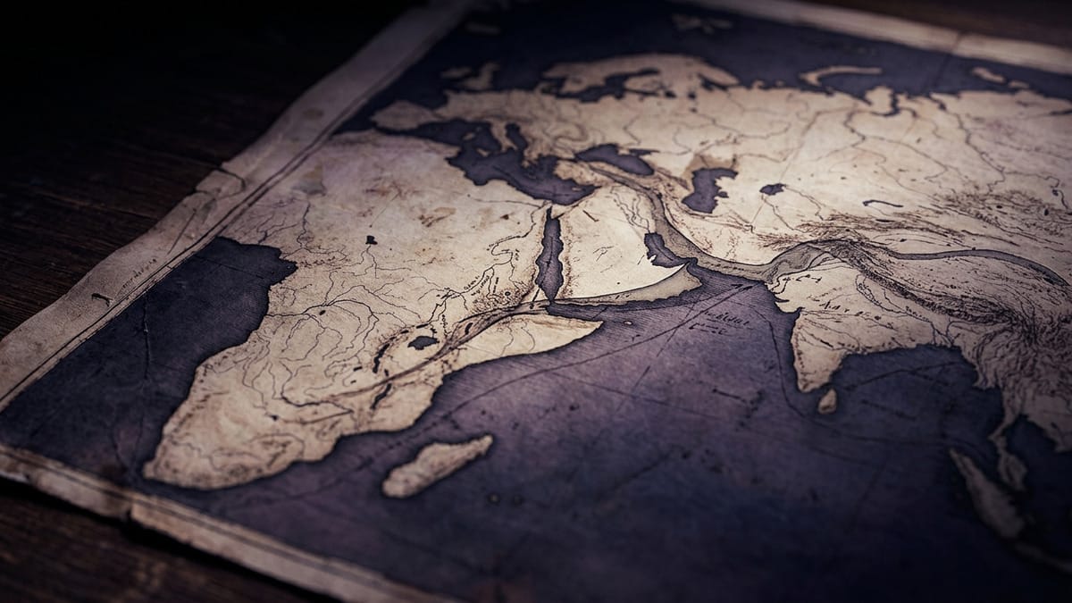Detalle de mapa antiguo con rutas y corredores biogeográficos marcados por luz sobre papel envejecido.